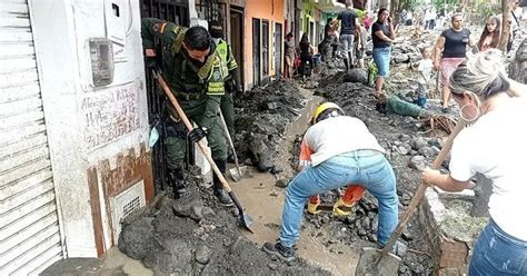 K­o­l­o­m­b­i­y­a­­d­a­k­i­ ­s­e­l­ ­f­e­l­a­k­e­t­i­n­d­e­ ­4­5­ ­k­i­ş­i­ ­h­a­y­a­t­ı­n­ı­ ­k­a­y­b­e­t­t­i­